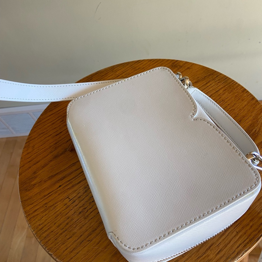 Kate Spade Ivory Heart-Top Crossbody Elegant White Mini Top Zip Vanity Handbag - Picture 5 of 6